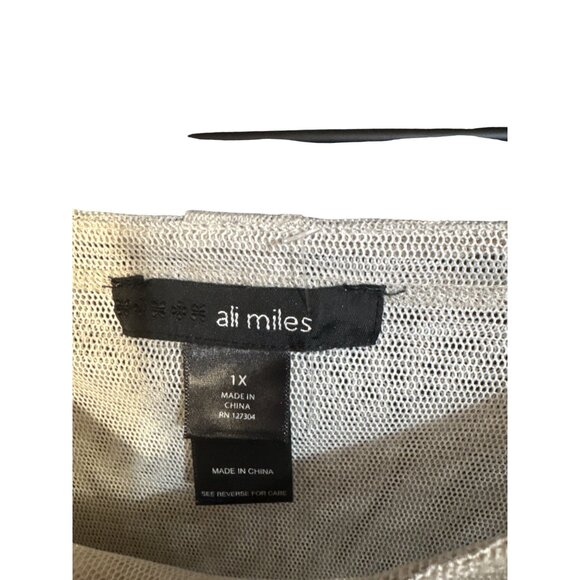 Ali Miles Lagenlook Beige Layered 1X Top With Button Details & Front Pocket - Picture 4 of 4